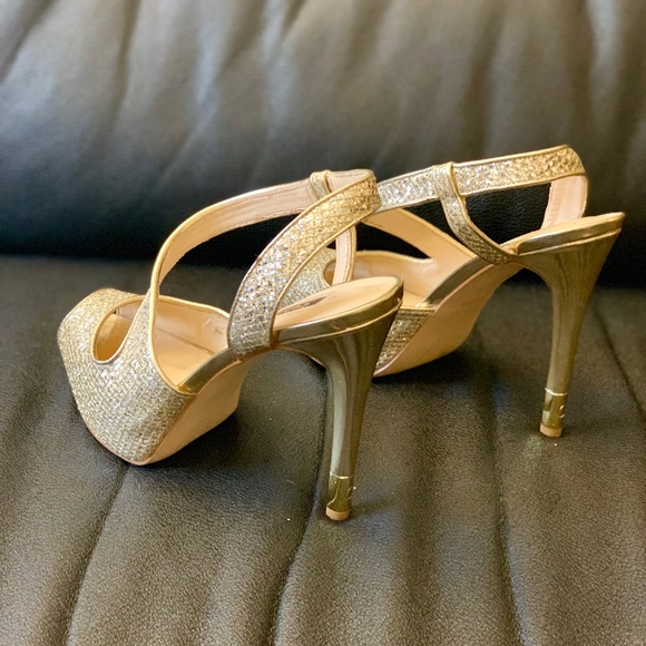 GORGEOUS Guess platform pumps shiny champagne 6.5 - Picture 3 of 3